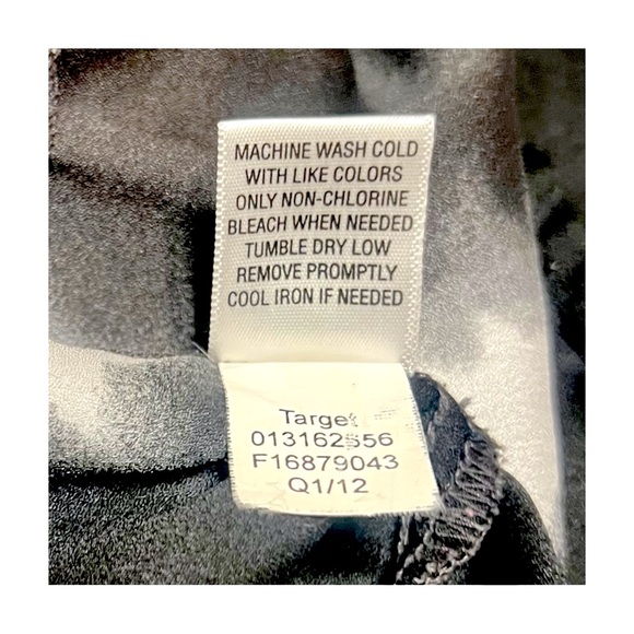 Converse One Star Woman’s Black and White Tie Die Split Sleeve Blouse - Picture 6 of 6